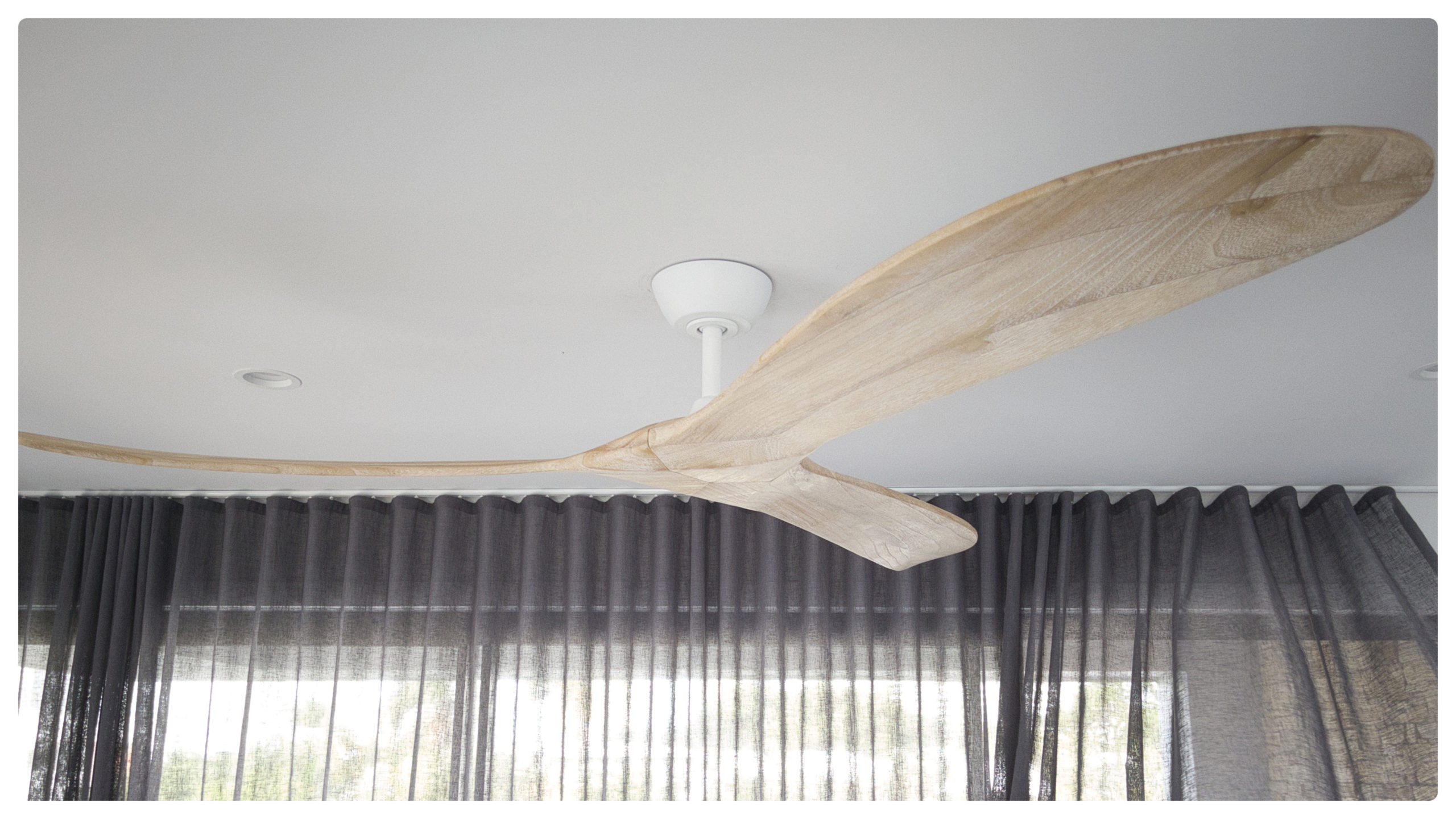 Timbr 72 MWWO DC Ceiling Fan Matte White Weathered Oak 2 scaled